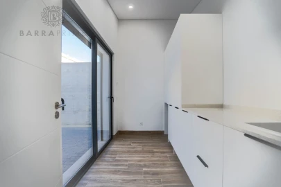 Moradia T3 para Venda em Loule (São Sebastião)