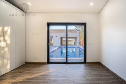 Moradia T3 para Venda em Loule (São Sebastião)