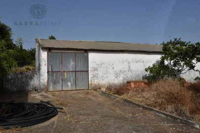 Moradia T9 para Venda em Santa Barbara de Nexe