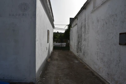 Moradia T9 para Venda em Santa Barbara de Nexe