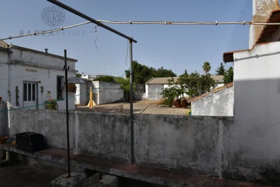 Moradia T9 para Venda em Santa Barbara de Nexe