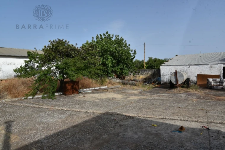 Moradia T9 para Venda em Santa Barbara de Nexe Foto 11