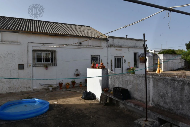 Moradia T9 para Venda em Santa Barbara de Nexe Foto 14
