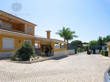 Moradia T7 para Venda em Quarteira