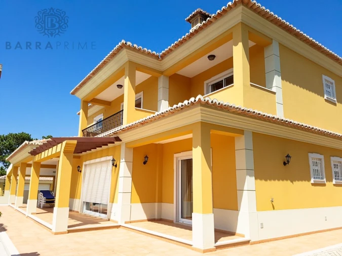 Moradia T7 para Venda em Quarteira Foto 4