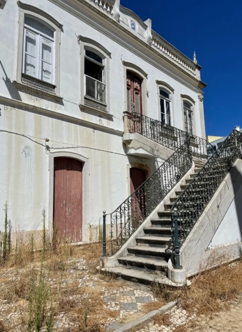 Moradia T8 para Venda em Olhão