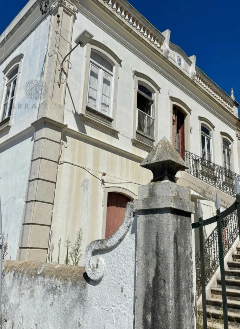 Moradia T8 para Venda em Olhão