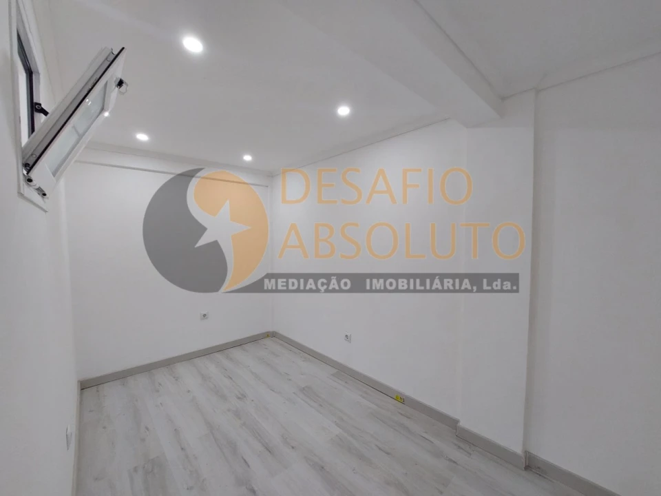 Loja para Venda em Corroios Foto 12