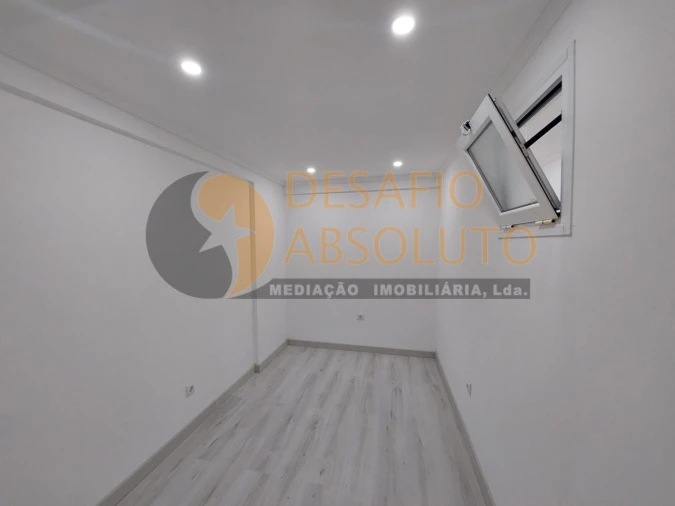 Loja para Arrendamento em Corroios Foto 9