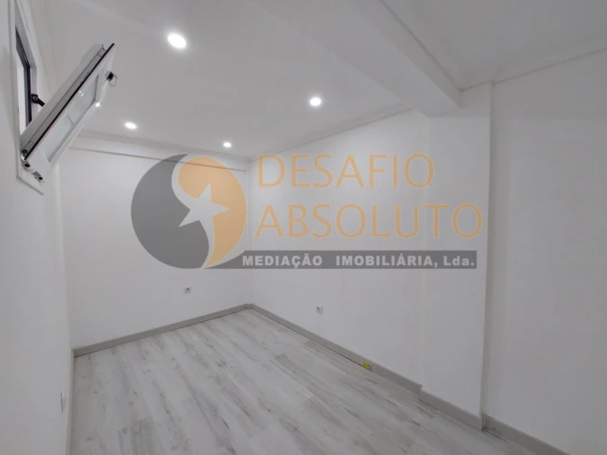 Loja para Arrendamento em Corroios Foto 12