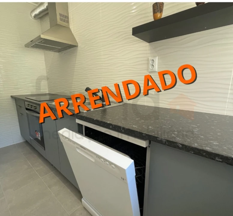 Apartamento T1 para Arrendamento em Carcavelos e Parede Foto 1
