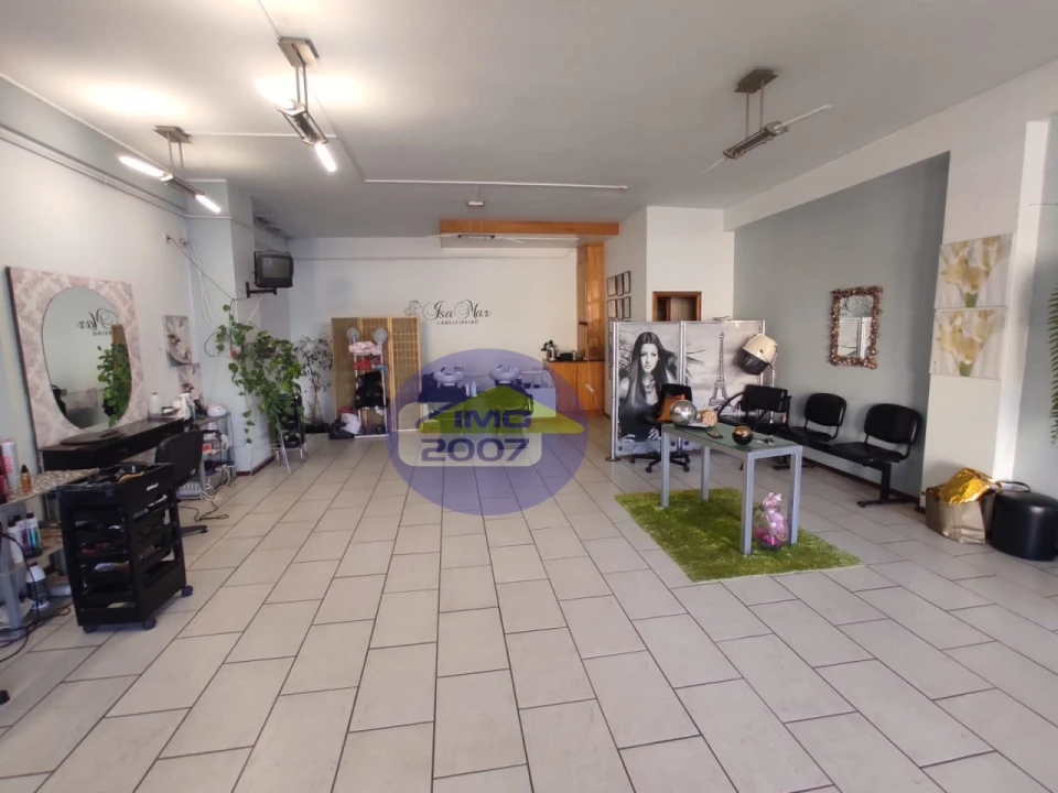 Loja para Venda em Santa Maria de Lamas Foto 2