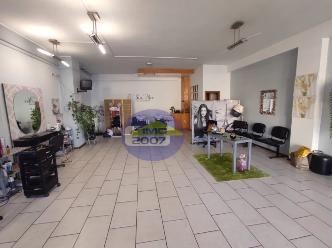 Loja para Venda em Santa Maria de Lamas Foto 2