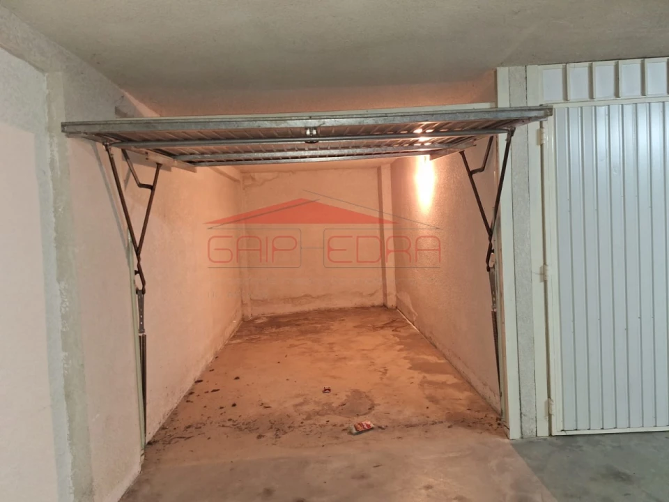 Garagem para Venda em Sé, Santa Maria e Meixedo Foto 3