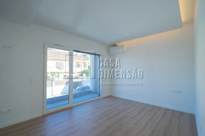 Moradia T3 para Venda em Charneca de Caparica e Sobreda