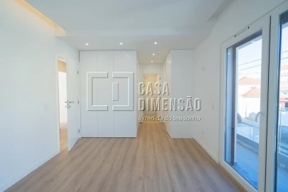 Moradia T3 para Venda em Charneca de Caparica e Sobreda