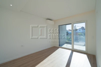 Moradia T3 para Venda em Charneca de Caparica e Sobreda