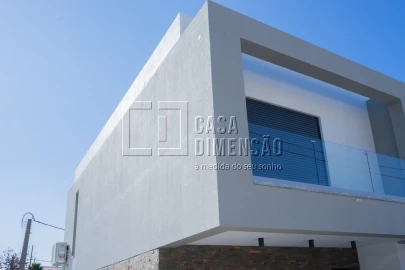 Moradia T3 para Venda em Charneca de Caparica e Sobreda