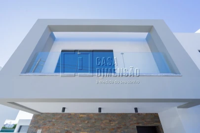 Moradia T3 para Venda em Charneca de Caparica e Sobreda