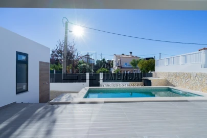 Moradia T3 para Venda em Charneca de Caparica e Sobreda