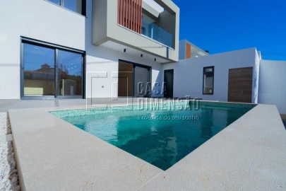 Moradia T3 para Venda em Charneca de Caparica e Sobreda