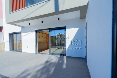 Moradia T3 para Venda em Charneca de Caparica e Sobreda