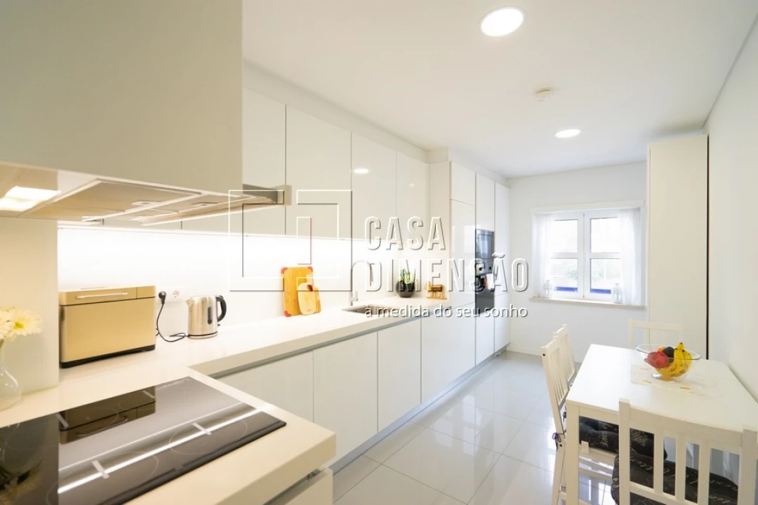 Apartamento T2 para Venda em Carnaxide e Queijas Foto 33