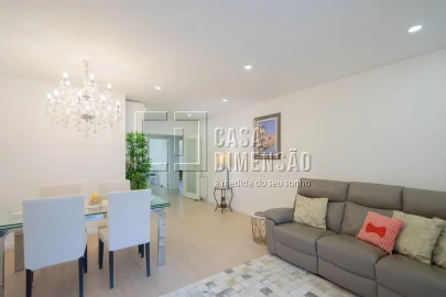 Apartamento T2 para Venda em Carnaxide e Queijas