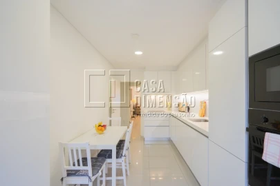 Apartamento T2 para Venda em Carnaxide e Queijas