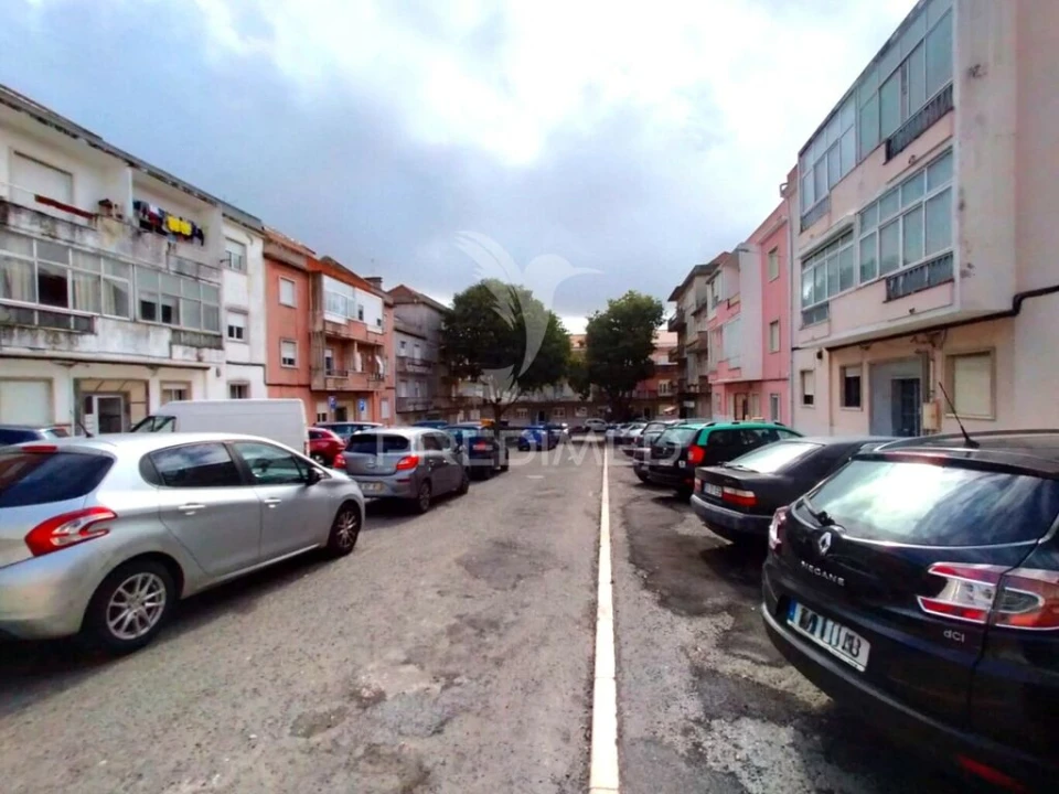 Apartamento T2 para Venda em Alfragide Foto 1