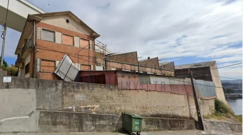 Prédio para Venda em Oliveira do Douro