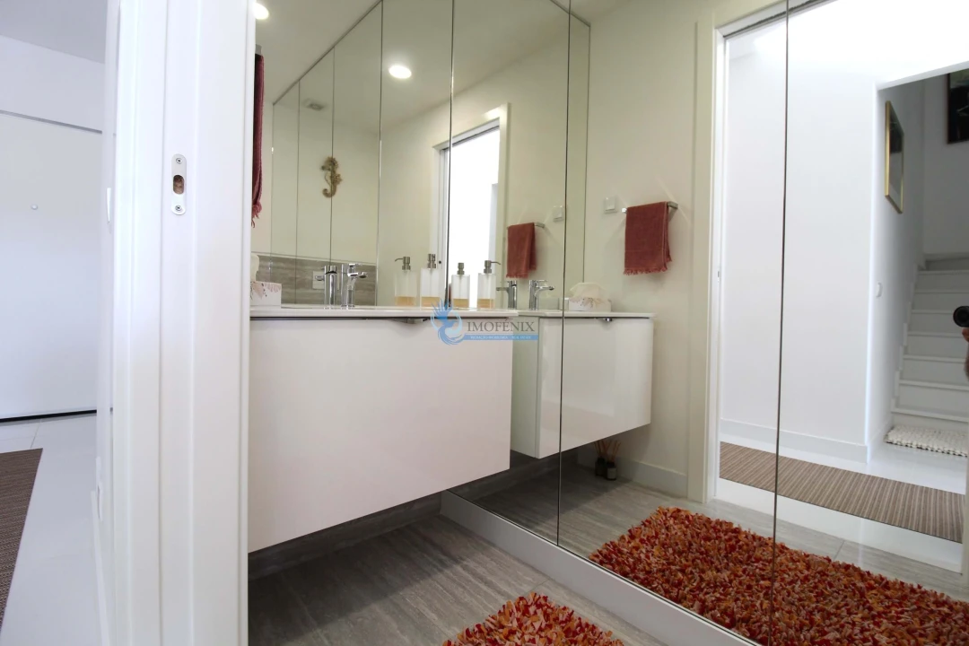 Moradia T4 para Venda em Ferreiras Foto 14