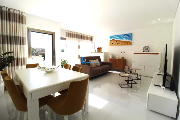 Moradia T4 para Venda em Ferreiras Foto 4