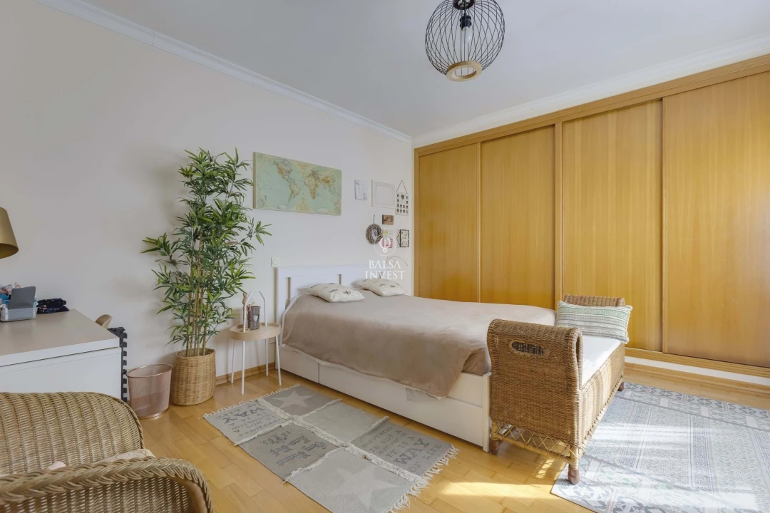 Apartamento T4 para Venda em Quarteira Foto 25