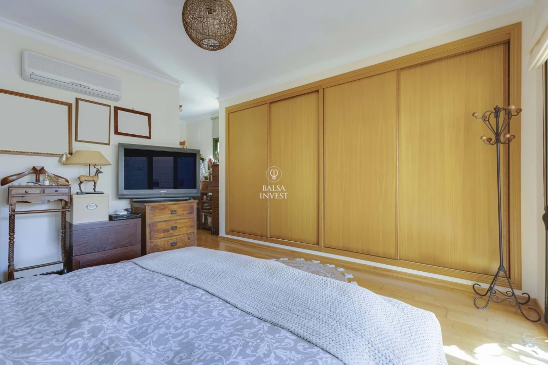 Apartamento T4 para Venda em Quarteira Foto 21