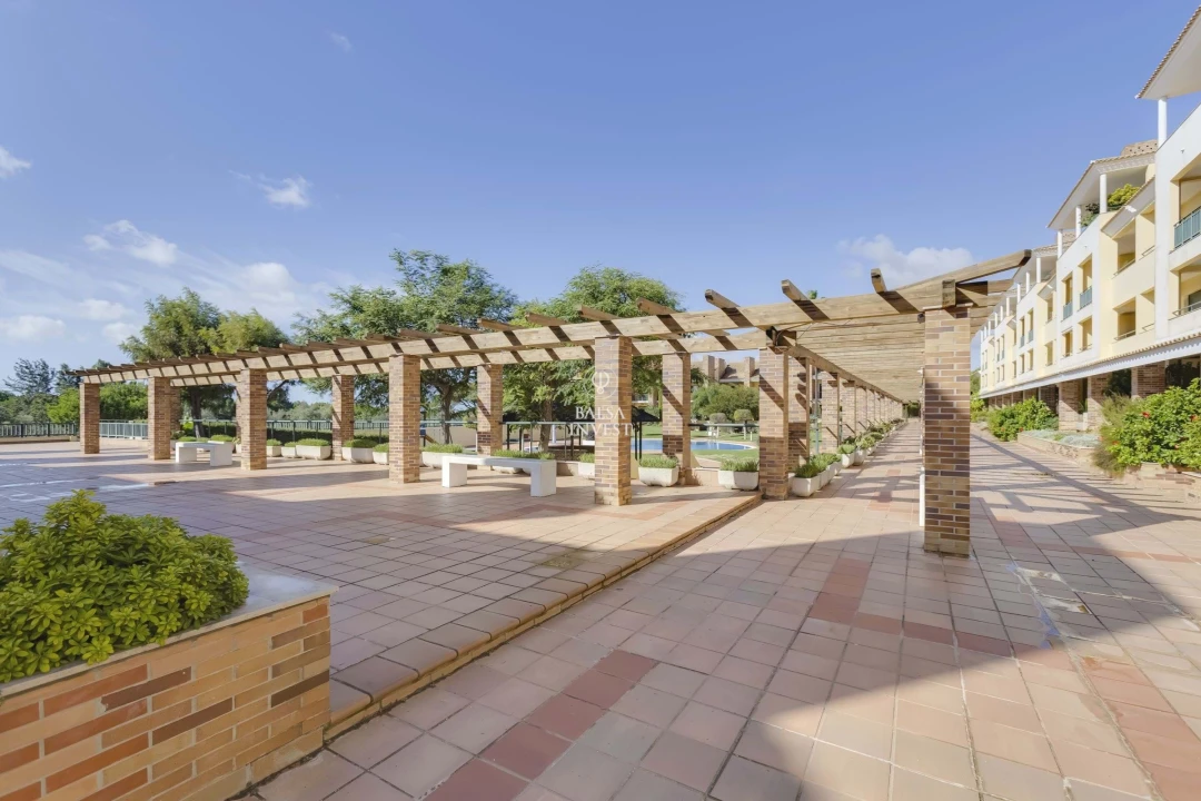 Apartamento T4 para Venda em Quarteira Foto 6