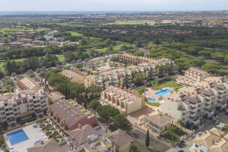 Apartamento T4 para Venda em Quarteira Foto 39