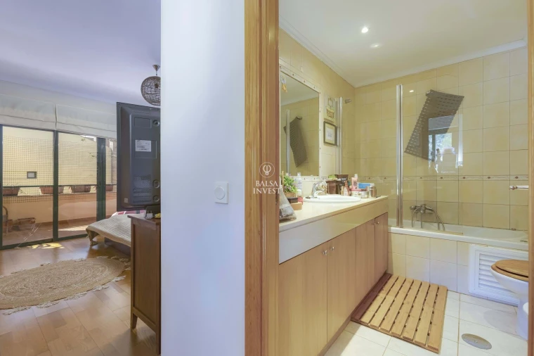 Apartamento T4 para Venda em Quarteira Foto 22