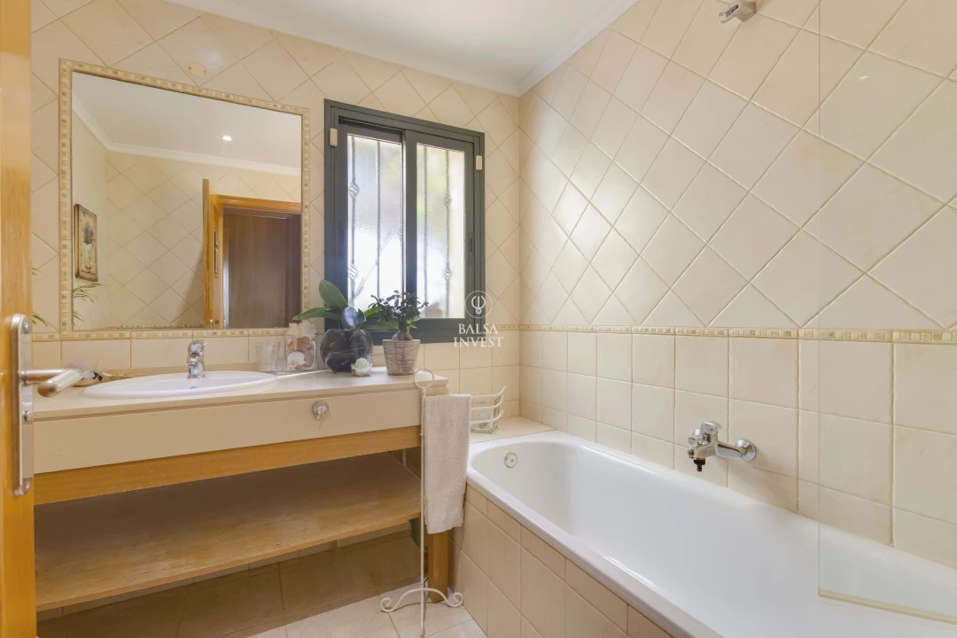 Apartamento T4 para Venda em Quarteira Foto 17