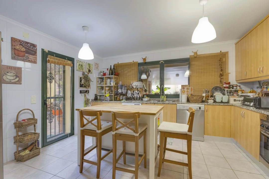 Apartamento T4 para Venda em Quarteira Foto 16