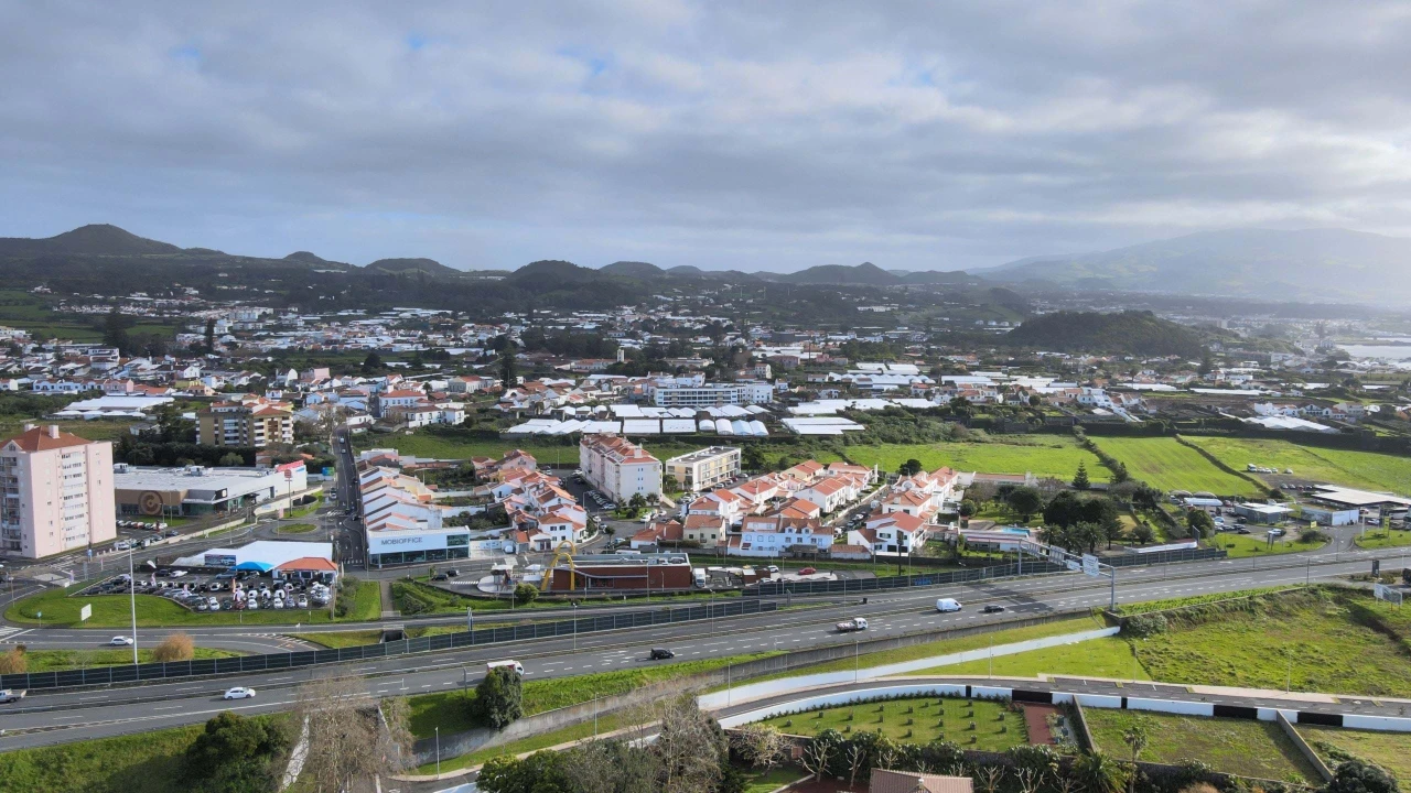 Terreno para Venda em Fajã de Baixo Foto 12