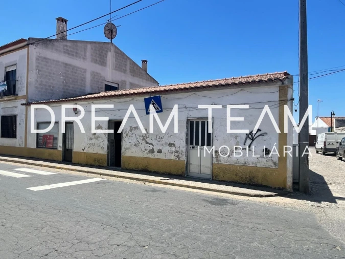 Prédio para Venda em Pias