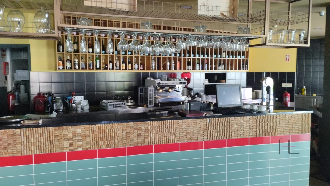 Negócio para Venda em São Felix da Marinha Foto 1