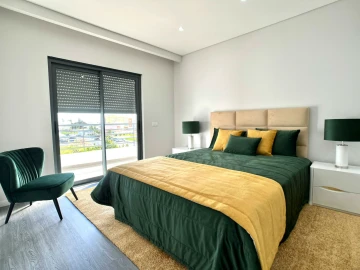 Apartamento T3 para Venda em Quelfes