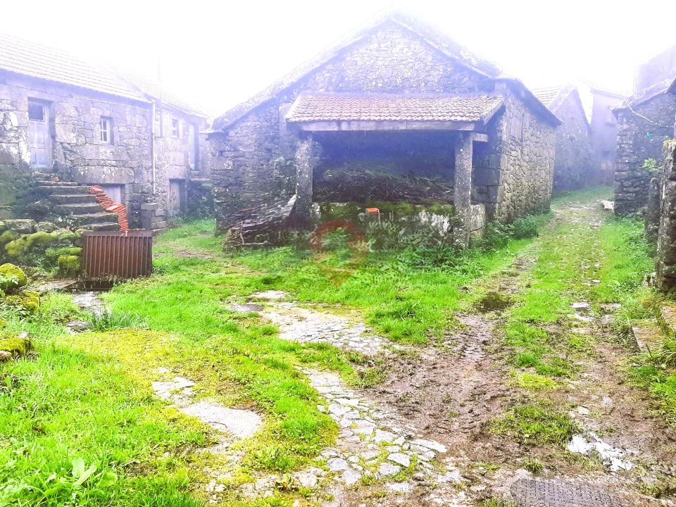 Moradia T3 para Venda em Castro Laboreiro e Lamas de Mouro Foto 11