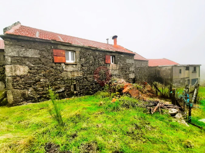 Moradia T3 para Venda em Castro Laboreiro e Lamas de Mouro Foto 1