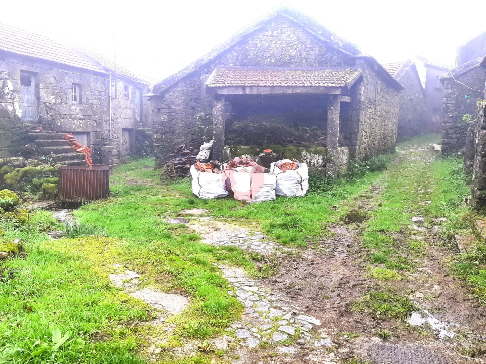Moradia T3 para Venda em Castro Laboreiro e Lamas de Mouro Foto 8