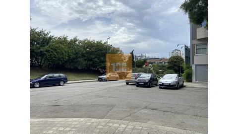 Negócio para Venda em Lordelo do Ouro e Massarelos