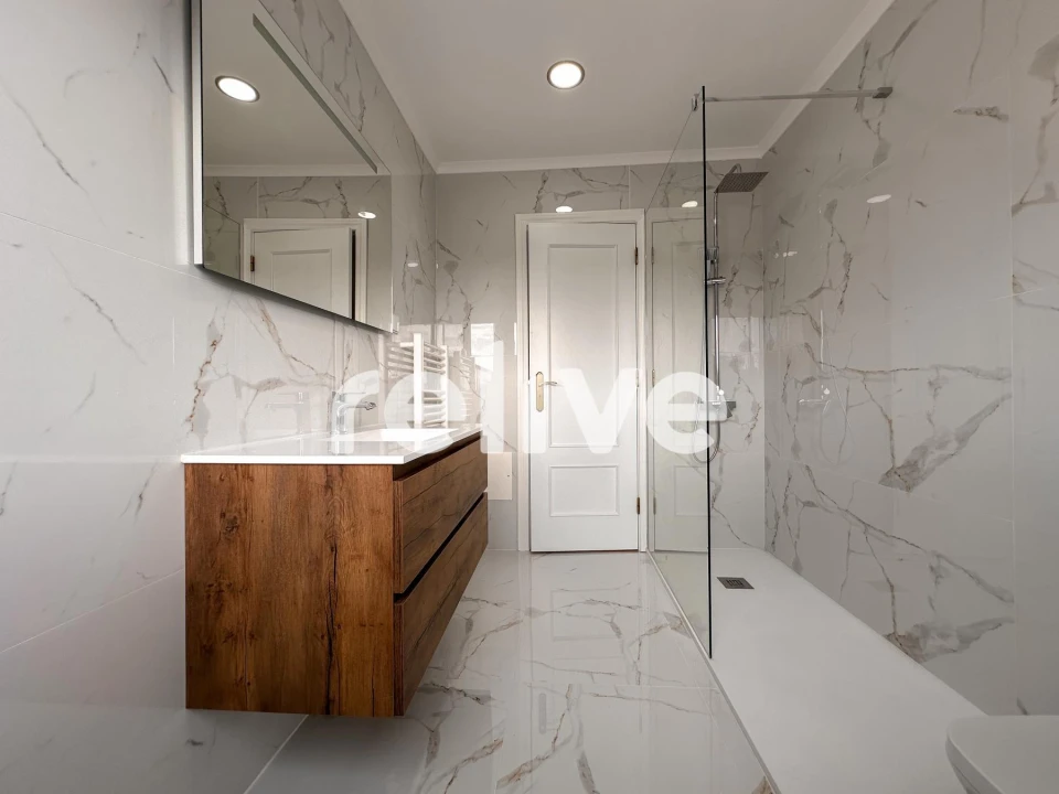 Apartamento T1 para Venda em Caparica e Trafaria Foto 11