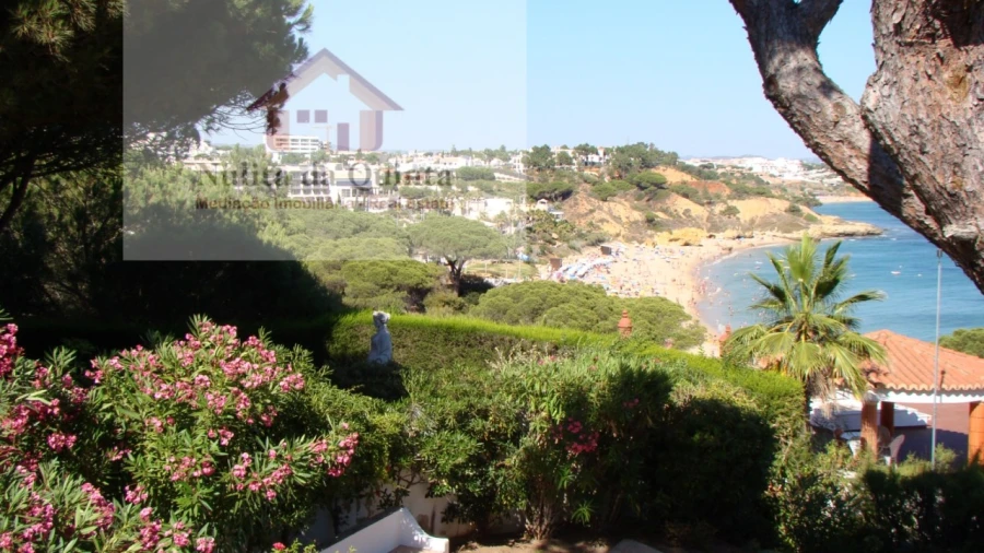 Moradia T3 para Venda em Albufeira e Olhos de Água Foto 1